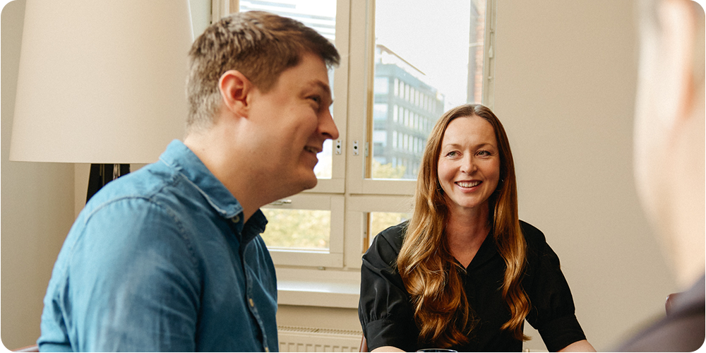 Juurruta tekoäly liiketoimintaan -webinaari 25.11. klo 9. Kuvassa asiantuntijat Niina Haiminen ja Hanna Grönqvist